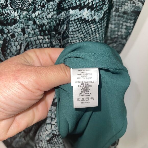 1. State Wrap Dress Womens Size Medium M Snake Print Elastic Waist Cuffs Lined - Picture 5 of 14